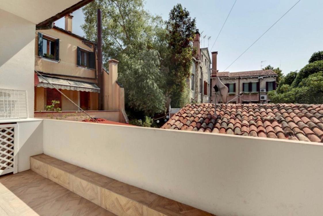 Venice Traditional Home With Terrace Exterior photo